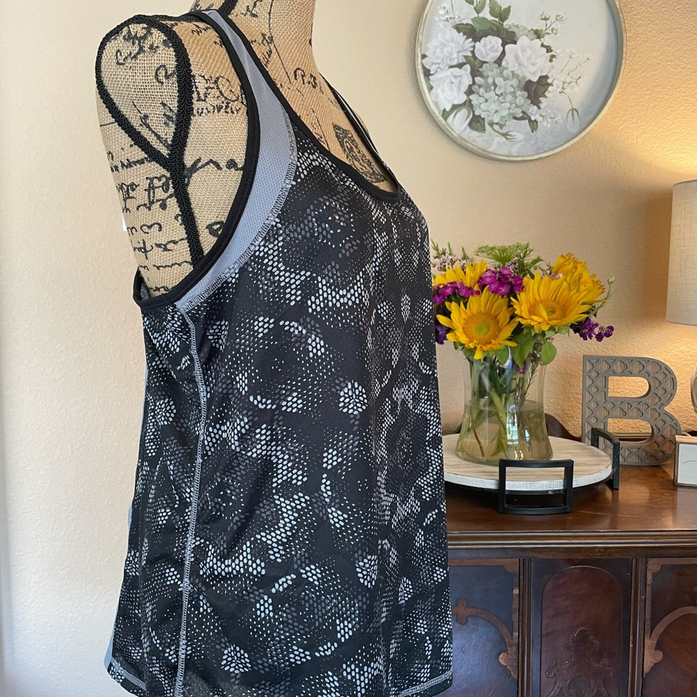 {CHAMPION} Black & Gray Pattern Loose Fit Athletic Top - Picture 3 of 10